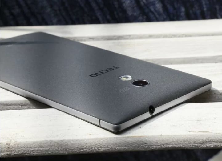 Camon C9